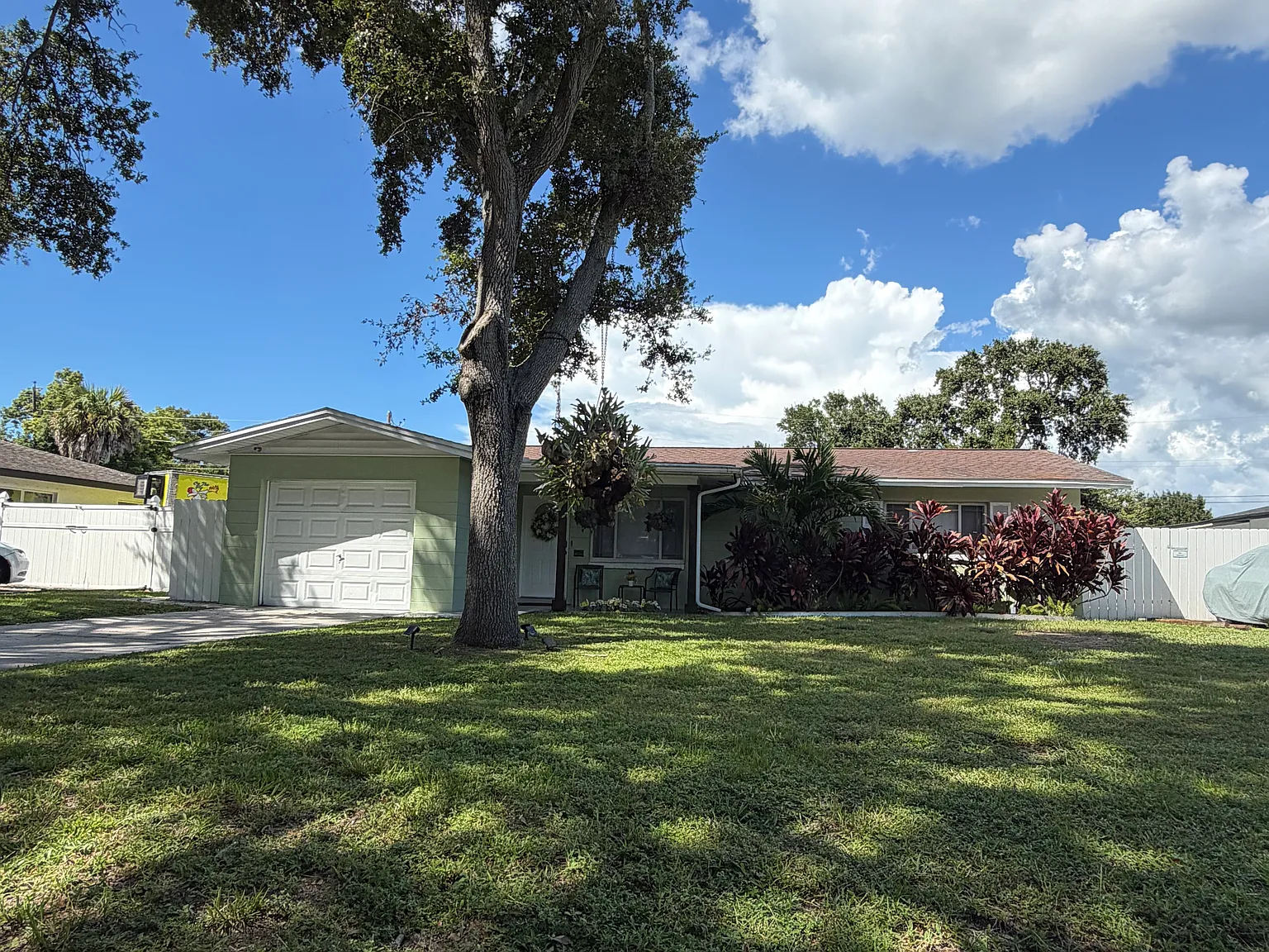 3 bed, 1.5 bath, 1100 sqft, $3,100 — Photo 1