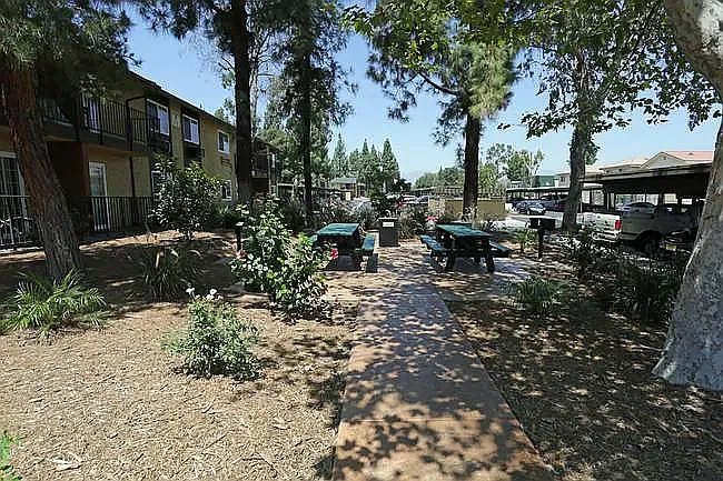 Bella Park — Photo 16