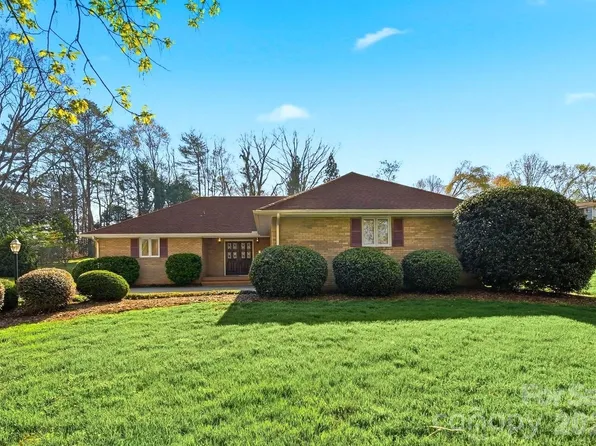 5523 Pine Lake Ct, Hickory, NC 28601