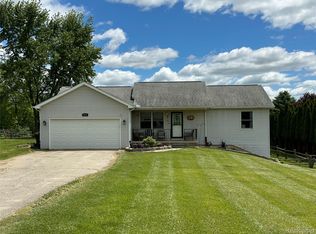 6005 River Rock Dr, Fowlerville, MI 48836