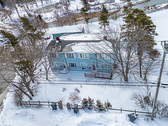 3rd image of 813 Topsail Road