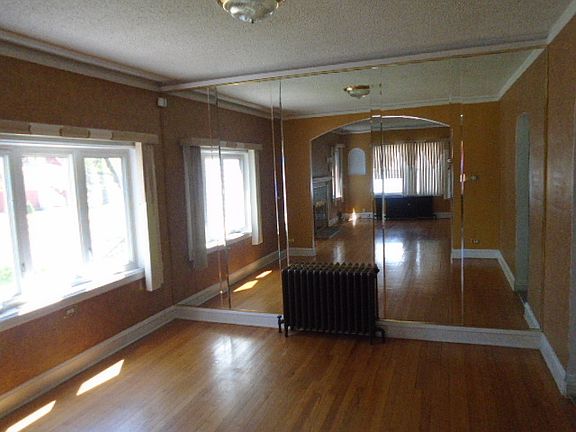 3rd image of 1010 N 7th Ave