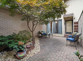 1213 Woodcrest Cir, Bloomfield Hills, MI 48304