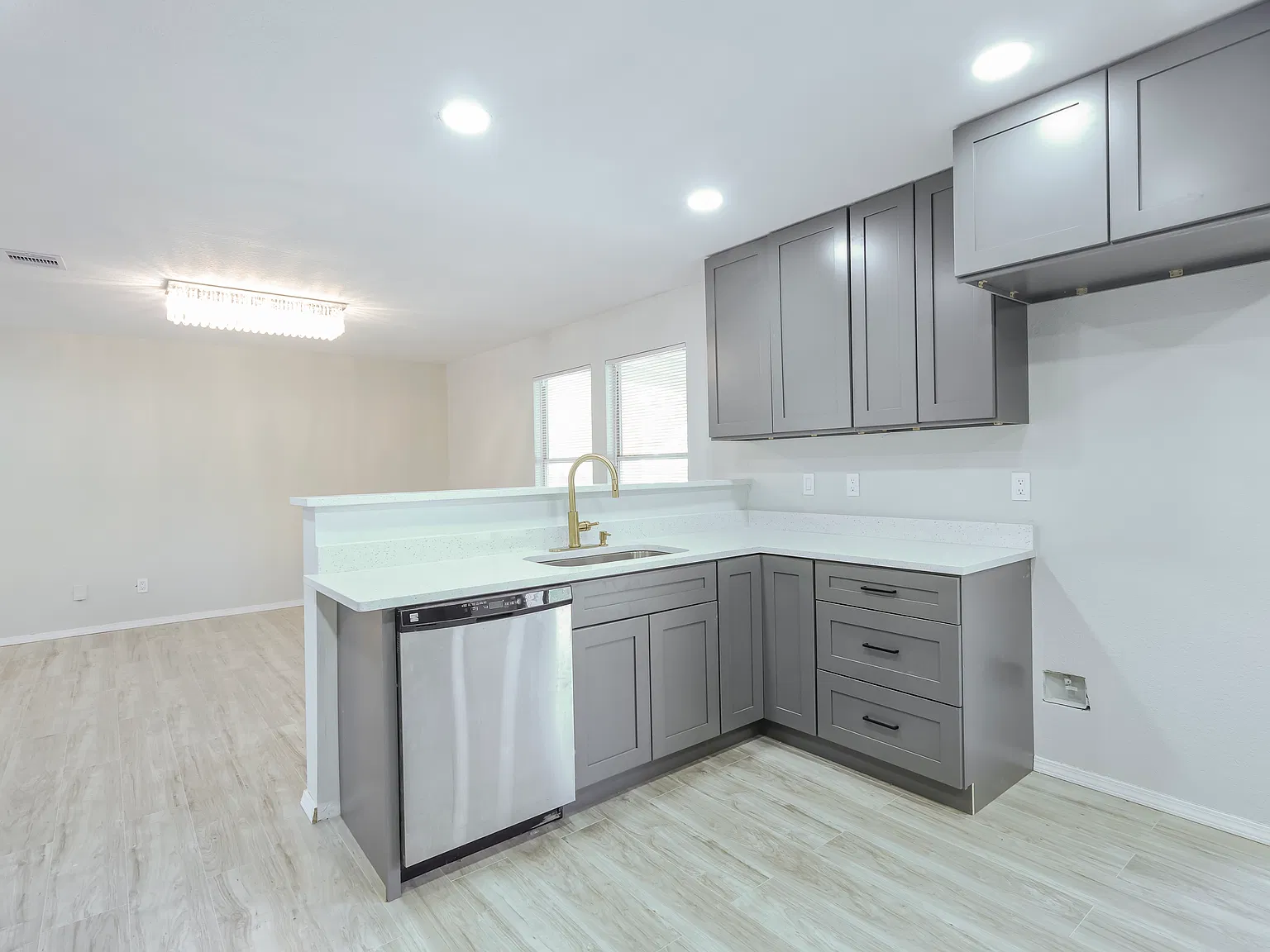 4 bed, 2.5 bath, 2060 sqft, $2,150 — Photo 2