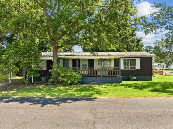 728 Garden Lake Dr., Garden City Beach, SC 29576