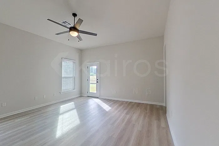 4 bed, 2.5 bath, 1738 sqft, $2,095 — Photo 4