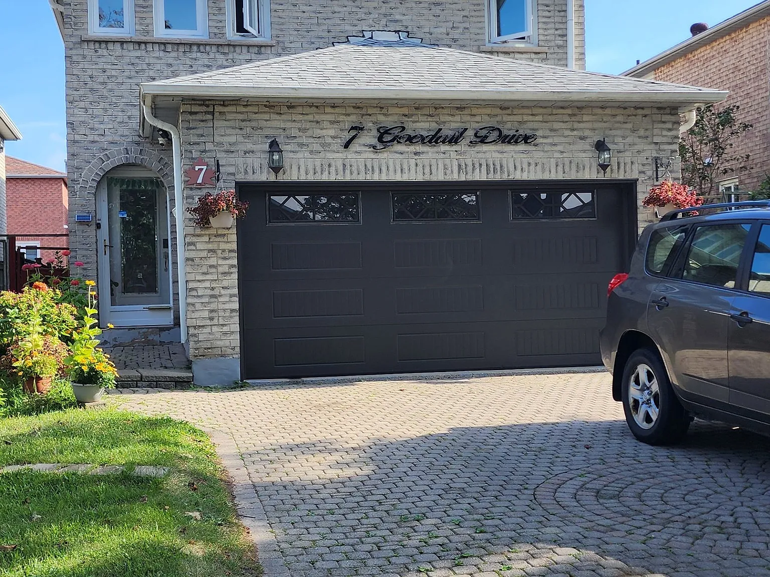 4 bed, $3,000 — Photo 1