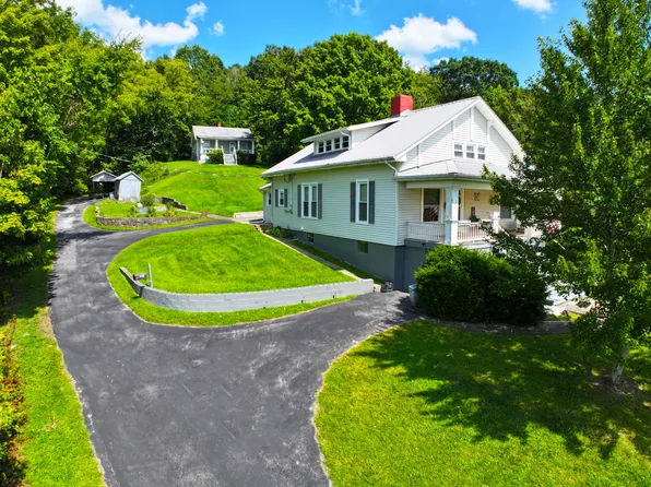 369 Broadway St, Irvine, KY 40336