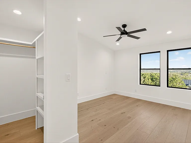 402 Emerald Way — Photo 32