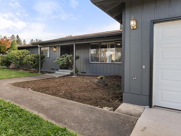 4th image of 2532 Southport Way