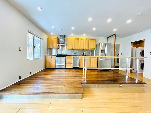 4th image of 610 Strand St Unit 10