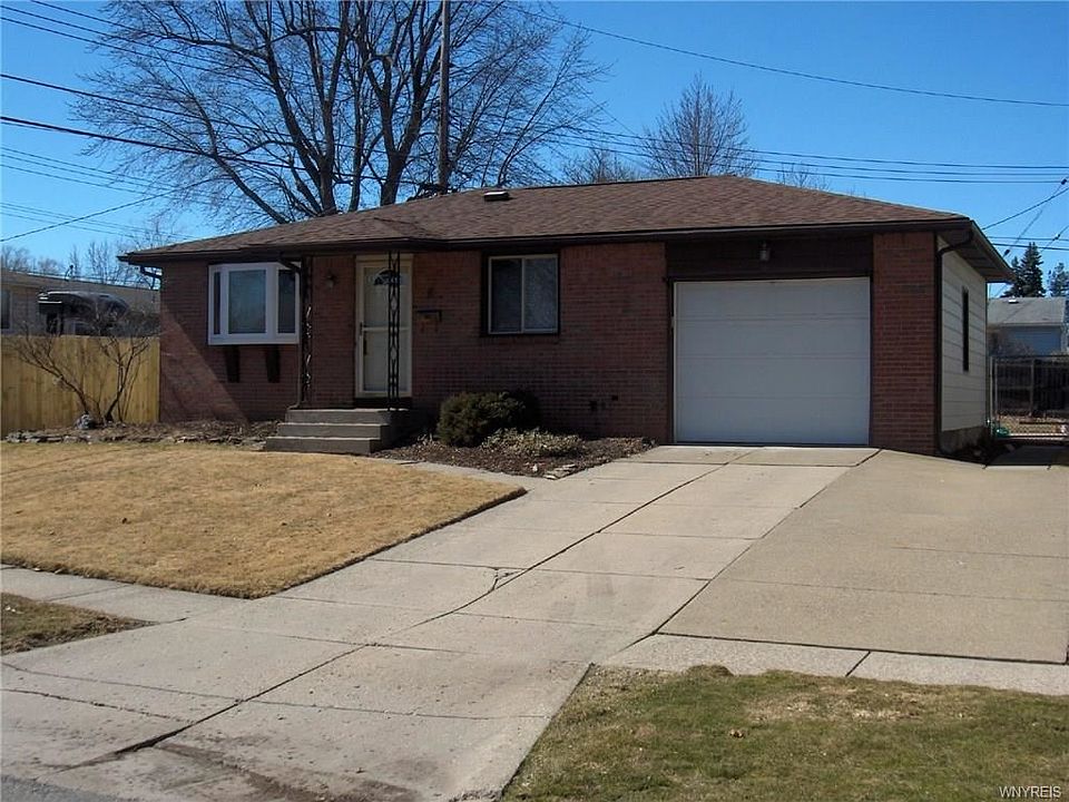1st image of 8 Fradine Dr