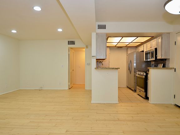 2nd image of 1505 Barry Ave APT 106