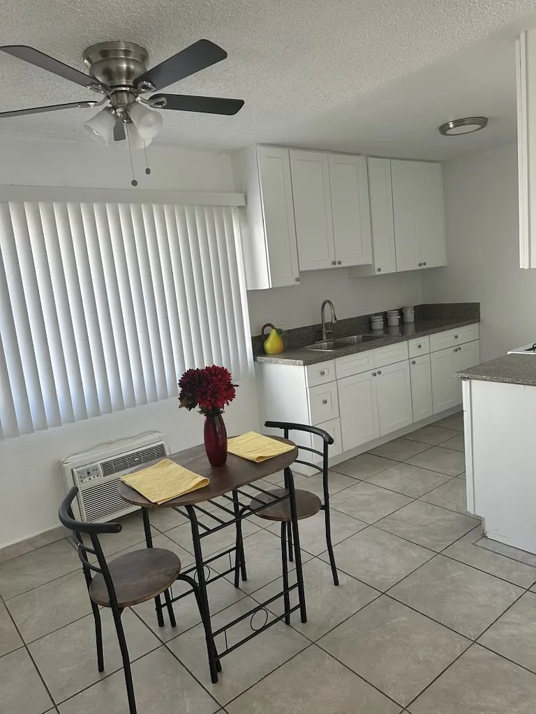 2 bed, 1045 sqft, $2,095 — Photo 3