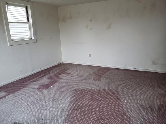 5th image of 618 Young St