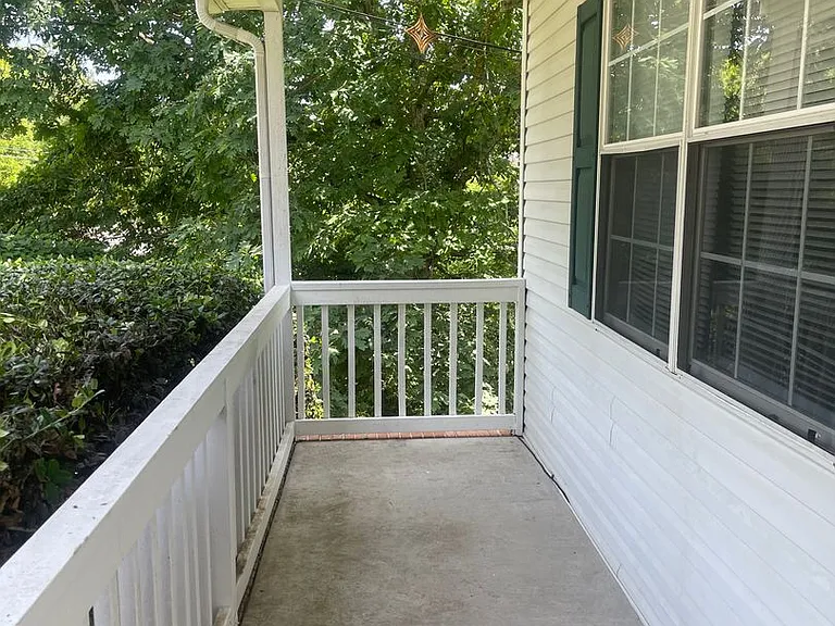 1215 Overton Ln — Photo 16