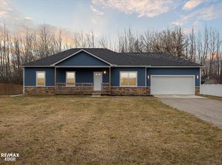 2555 Jacalyn Ln, North Branch, MI 48461