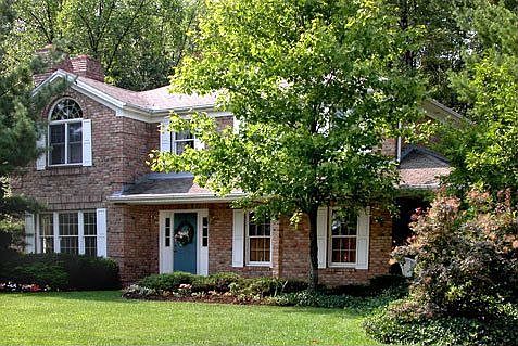 Beautiful brick Georgian in desirable Broadview Heights!