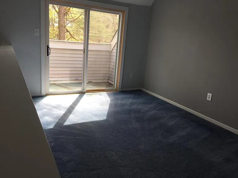 LOFT BEDROOM/BALCONY