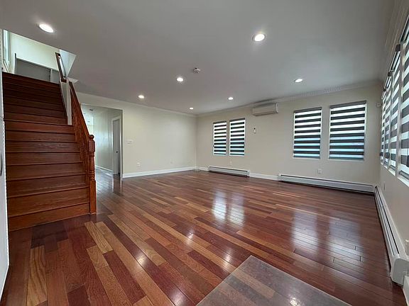 5th image of 30 Herkomer St #Penthouse