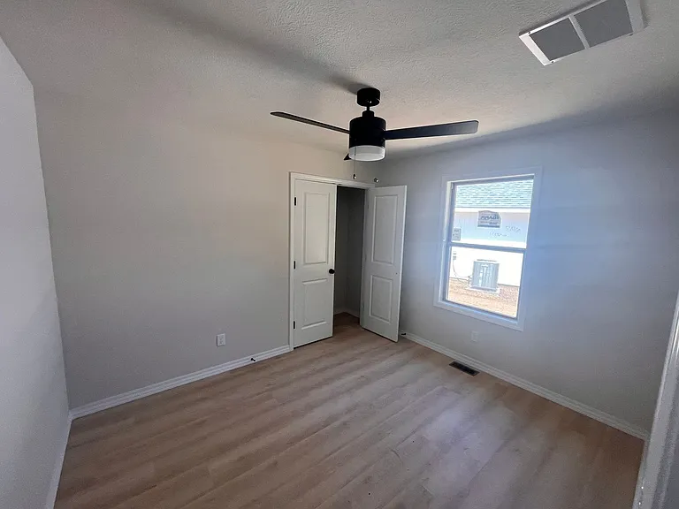 664 W Brook Hollow Rd — Photo 18