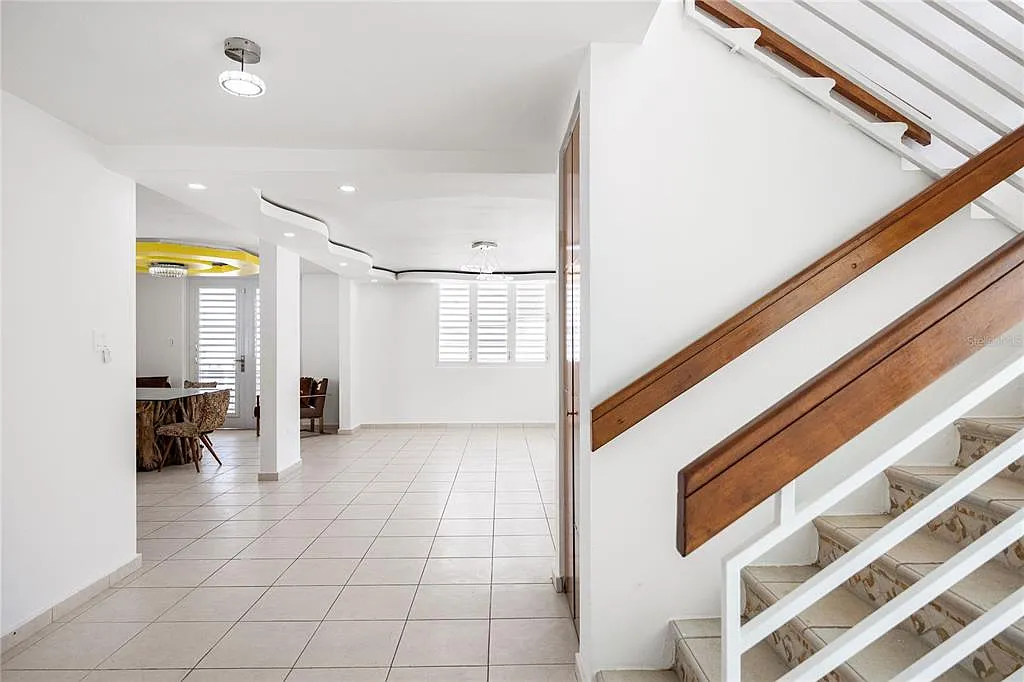 4 bed, 3.5 bath, 2315 sqft, $3,900 — Photo 4
