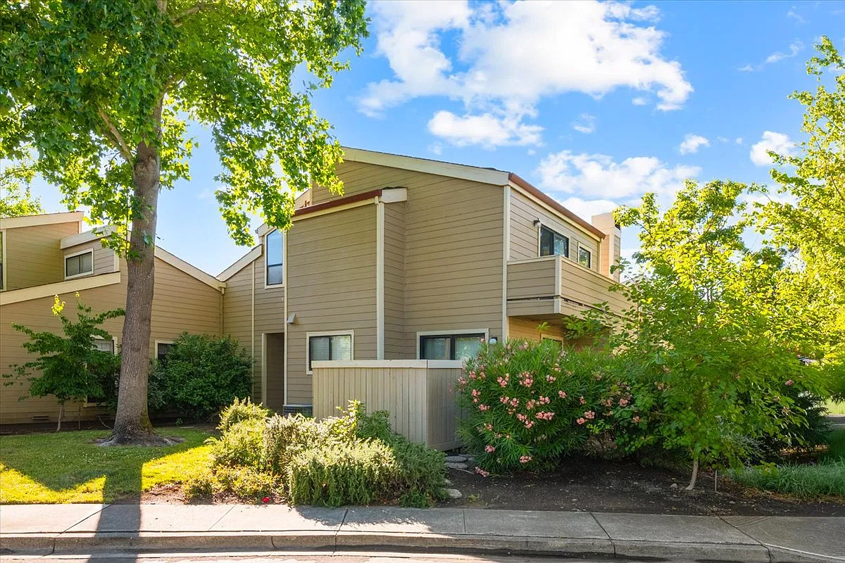 2 bed, 2.5 bath, 1686 sqft, $3,495 — Photo 4