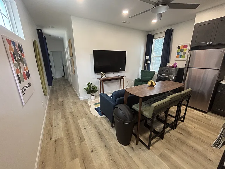 501 Sparella St — Photo 8