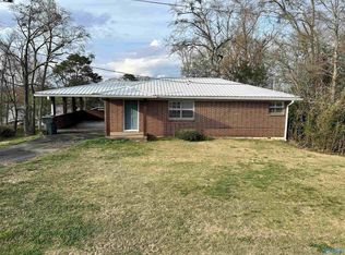 335 Lakeside Dr, Centre, AL 35960