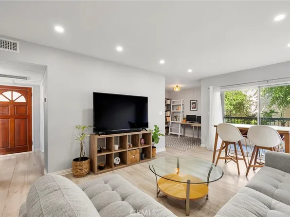 18307 Burbank Blvd Unit 5, Tarzana, CA 91356