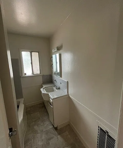 12823 Burbank Blvd — Photo 21