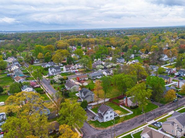 1402 Glenwood Dr, Piscataway, NJ 08854