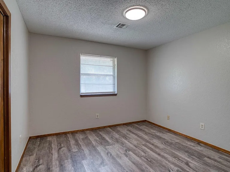 700 Wood Hollow Ln — Photo 17