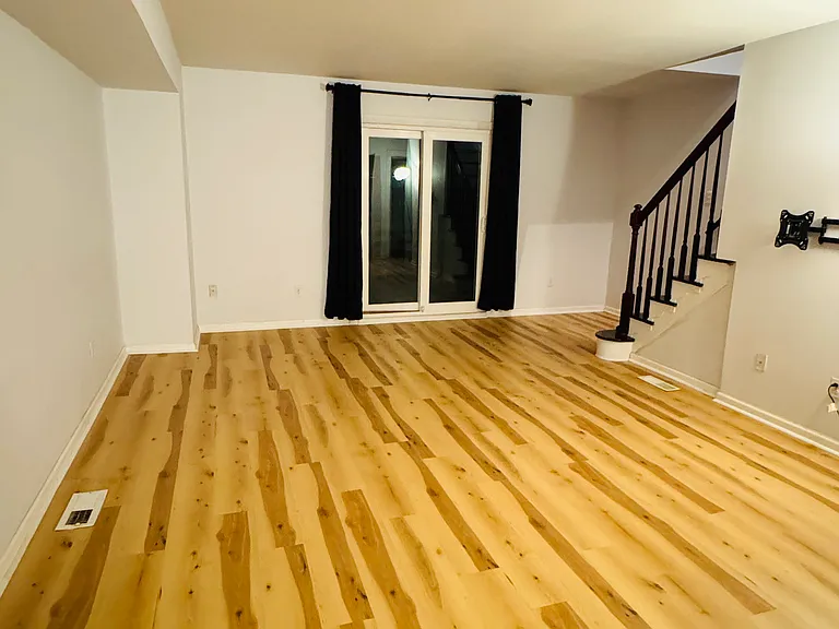 1267 Village Ln — Photo 8