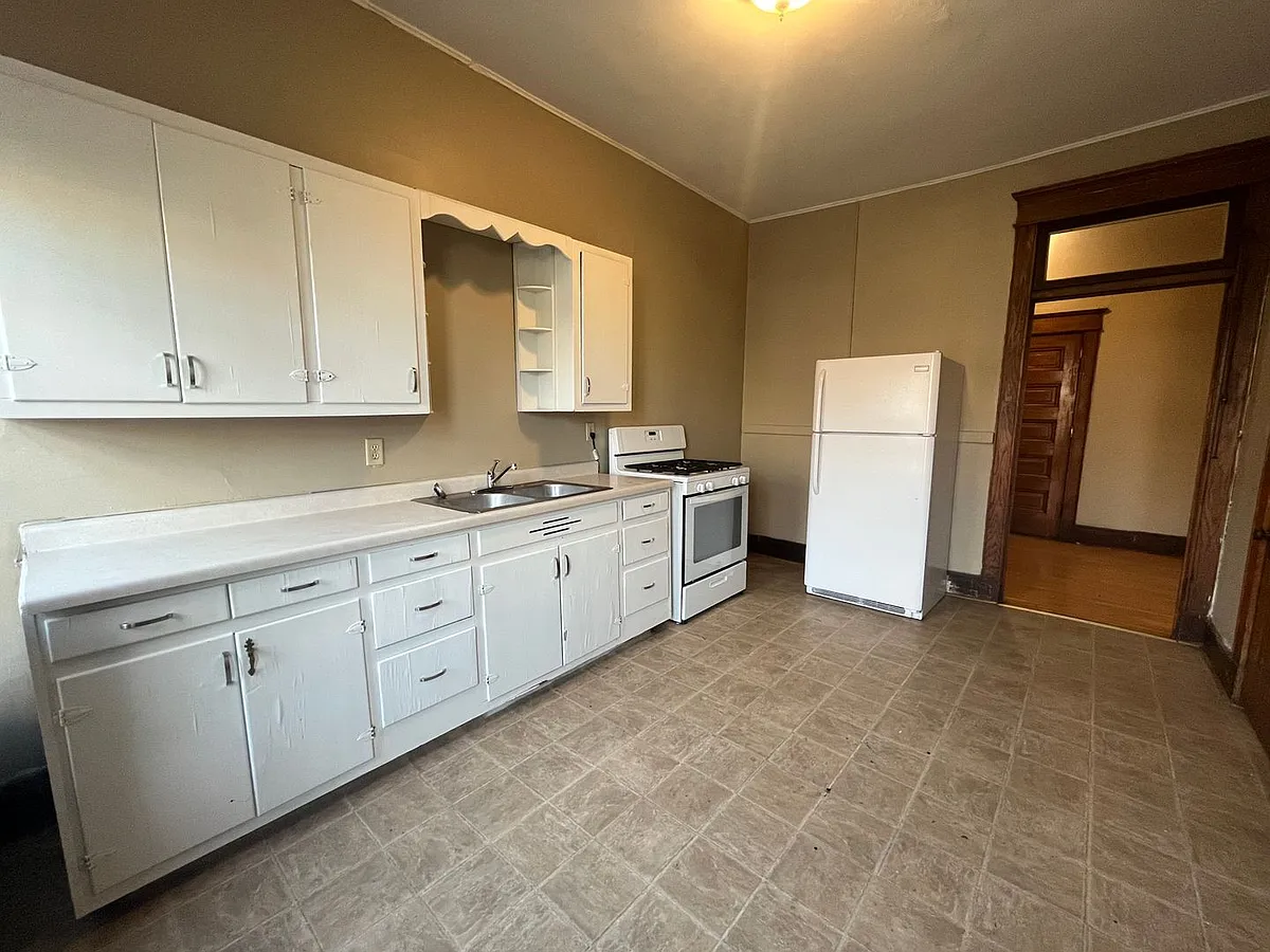 Building Photo - 296 Bates