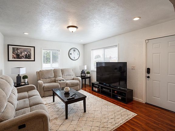 3rd image of 2832 Lincoln Ave
