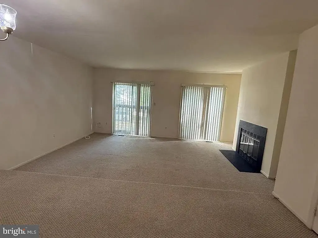 3 bed, 3.5 bath, 1840 sqft, $2,950 — Photo 4