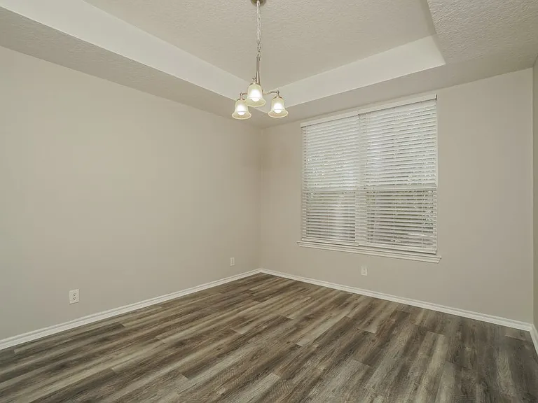 204 Nandina Ct — Photo 6