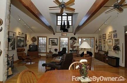 Living area : Features exposed wood beams and vaulted ceiling