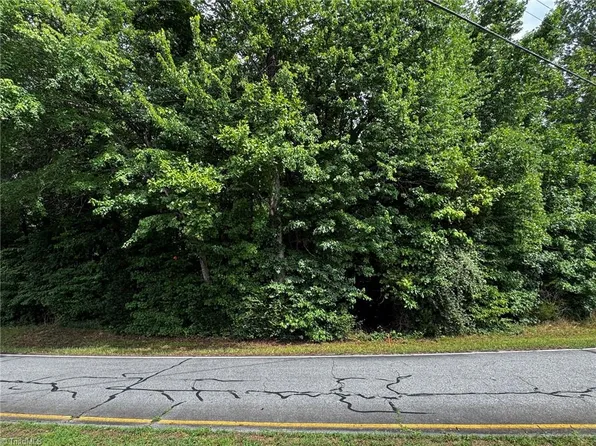 4 S Park Dr, Reidsville, NC 27320