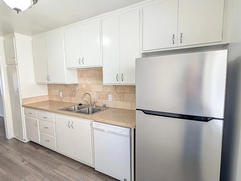 Dickens Garden Apartments — Photo 2