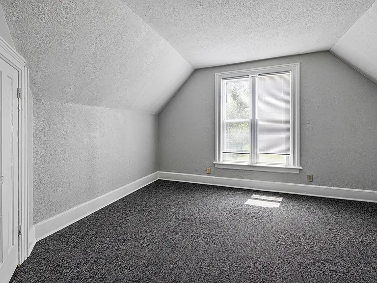 215 E South St — Photo 6