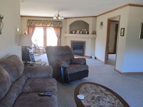 4th image of 9 Cecil Dixon Ln
