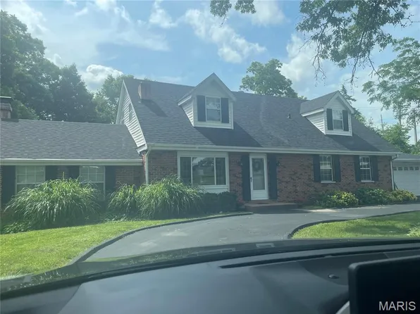 1143 Fernview Dr, Saint Louis, MO 63141