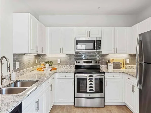 Sofi At Salem Station