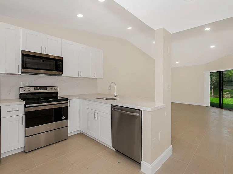 9951 Nob Hill Pl — Photo 1