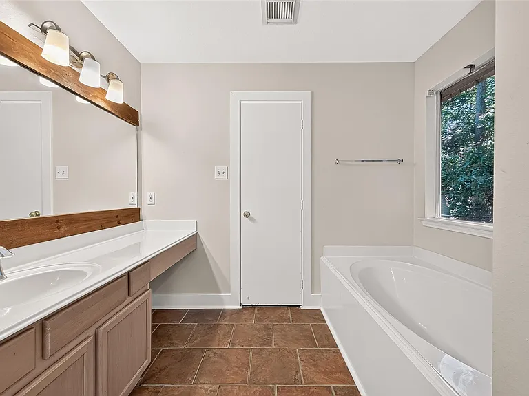 18174 Woodsdale Ct — Photo 29