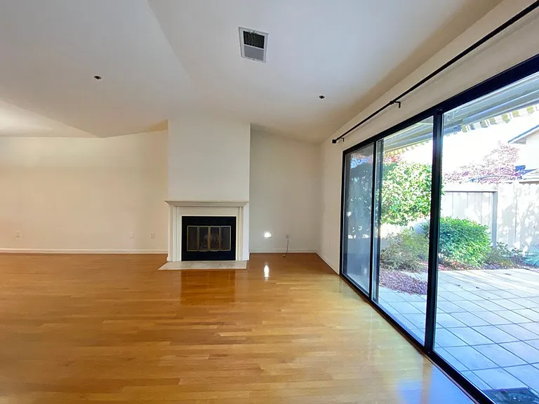 1633 San Vicente Ave — Photo 6