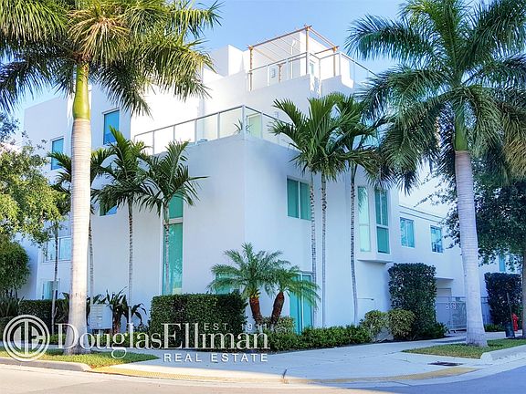 2nd image of 727 NE 4th Ave #727
