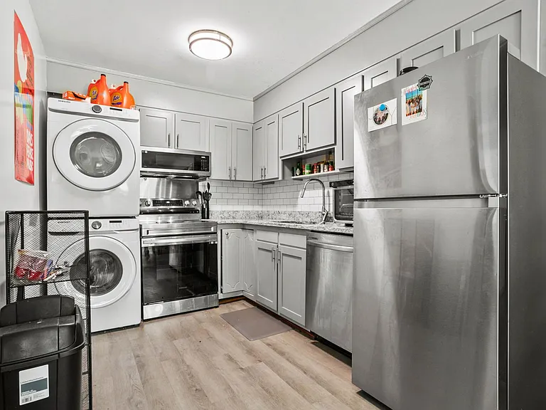 2411 Blossom St #3 — Photo 6